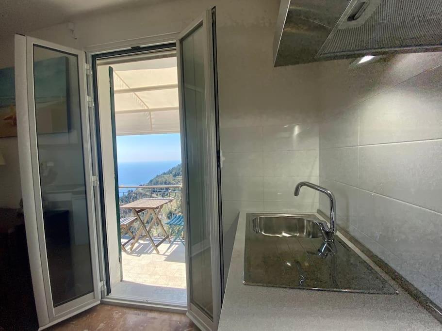 La Finestra Sul Mare A Drignana Vila Vernazza Exterior foto